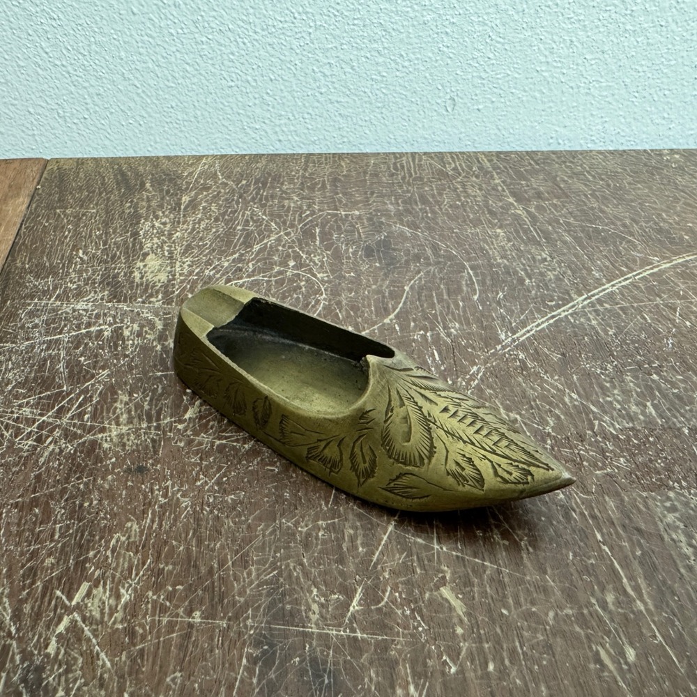 Vintage Brass‎ Shoe Ashtray Etched Floral Design Z.Y. India Collectible Decor